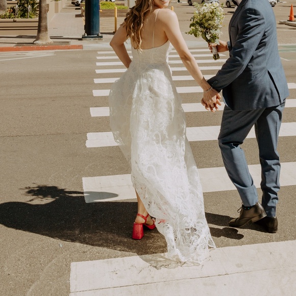 Amsale Dawson Lace Wedding Dress - Size 2 - Picture 4 of 13